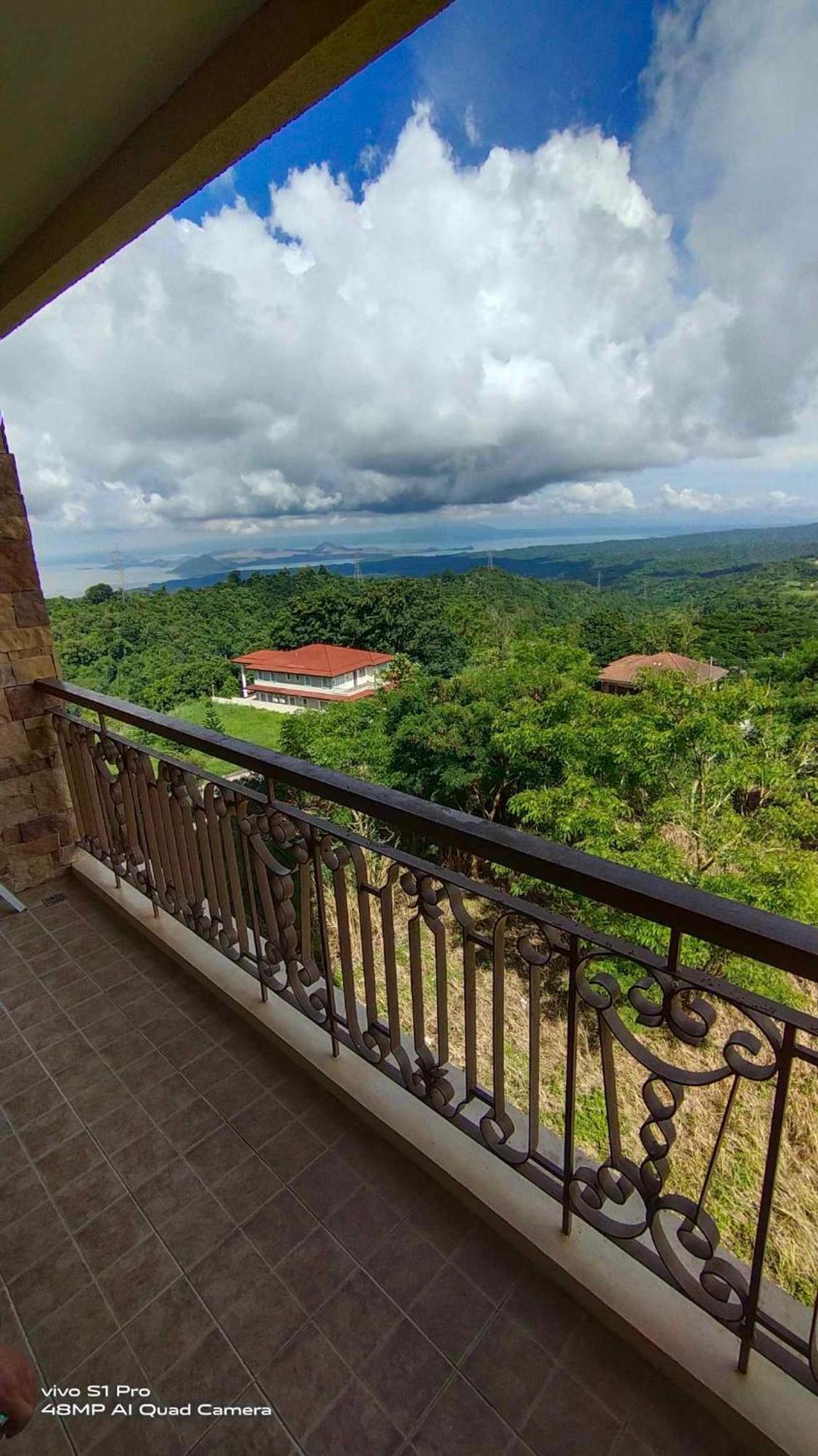 טגאיטאי Splendido Tagagtay Taal Lake Staycation Free Parking Netflix No Free Pool מראה חיצוני תמונה