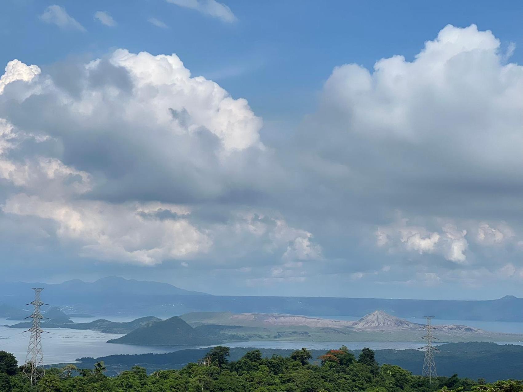 טגאיטאי Splendido Tagagtay Taal Lake Staycation Free Parking Netflix No Free Pool מראה חיצוני תמונה