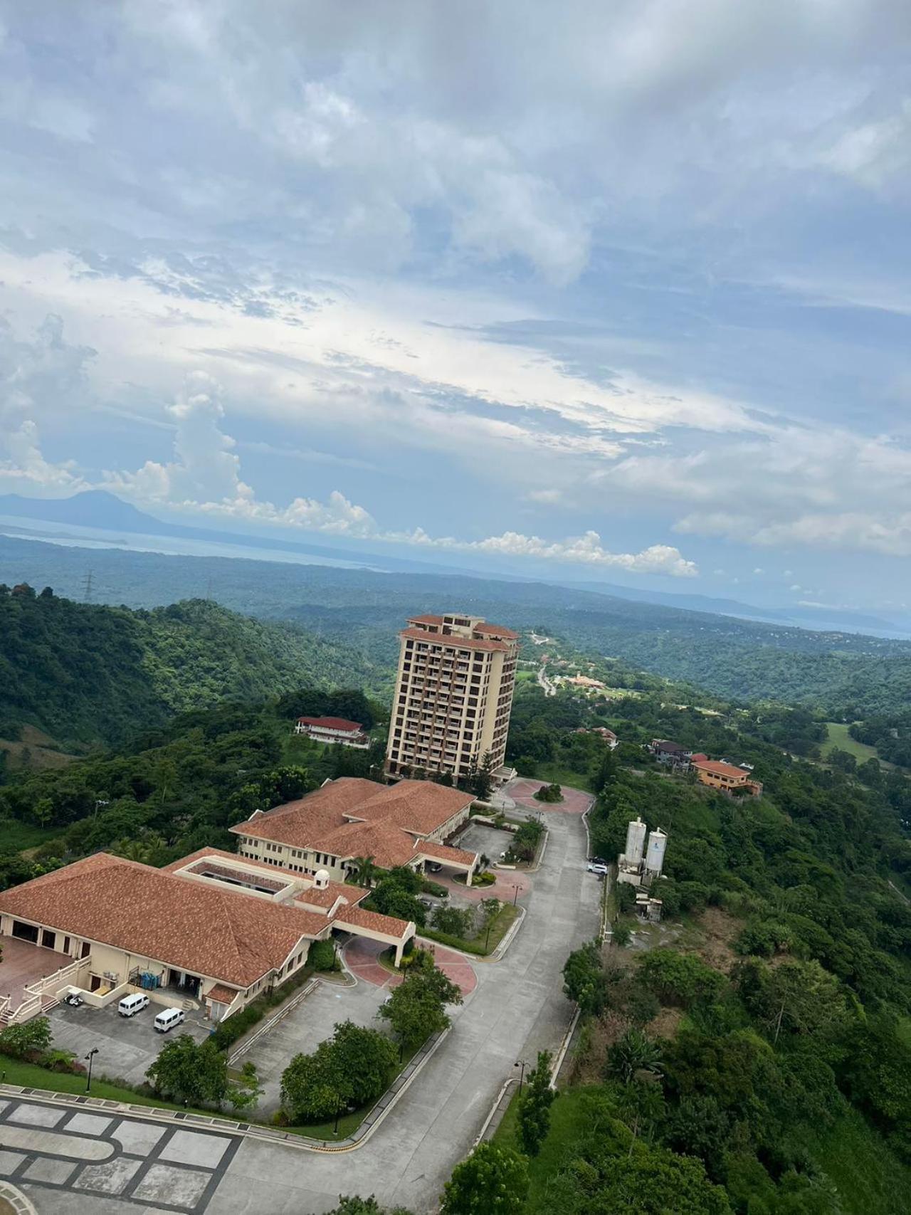 טגאיטאי Splendido Tagagtay Taal Lake Staycation Free Parking Netflix No Free Pool מראה חיצוני תמונה